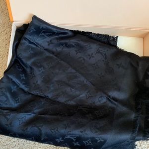 Louis Vuitton scarf (authentic)